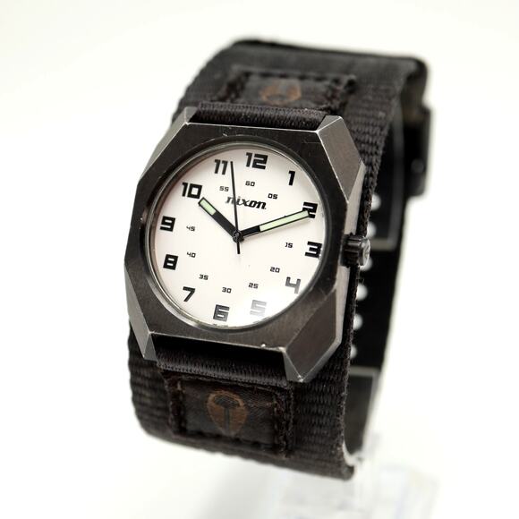 Nixon The Scout Mens Watch 35mm Silver Dial Black Nylon Strap with New Battery - Picture 1 of 13